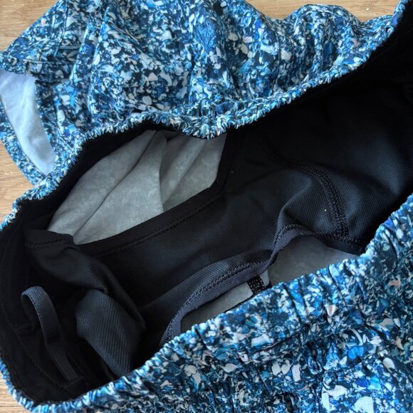 Lululemon Athletic Tracker Short V Seawheeze Multi Women’s Size 8 - Picture 6 of 9